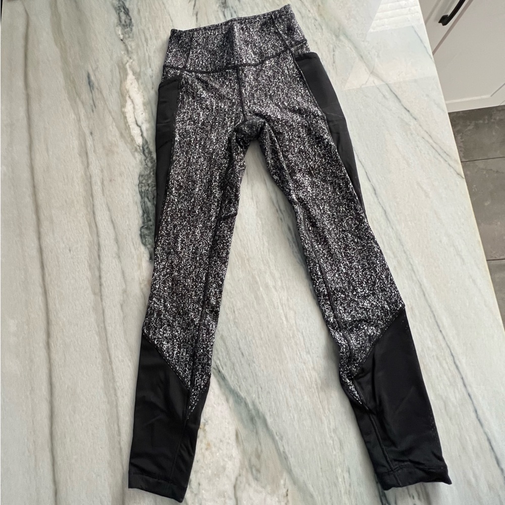 Lululemon High rise, full length, compression leggings size 4, like new!